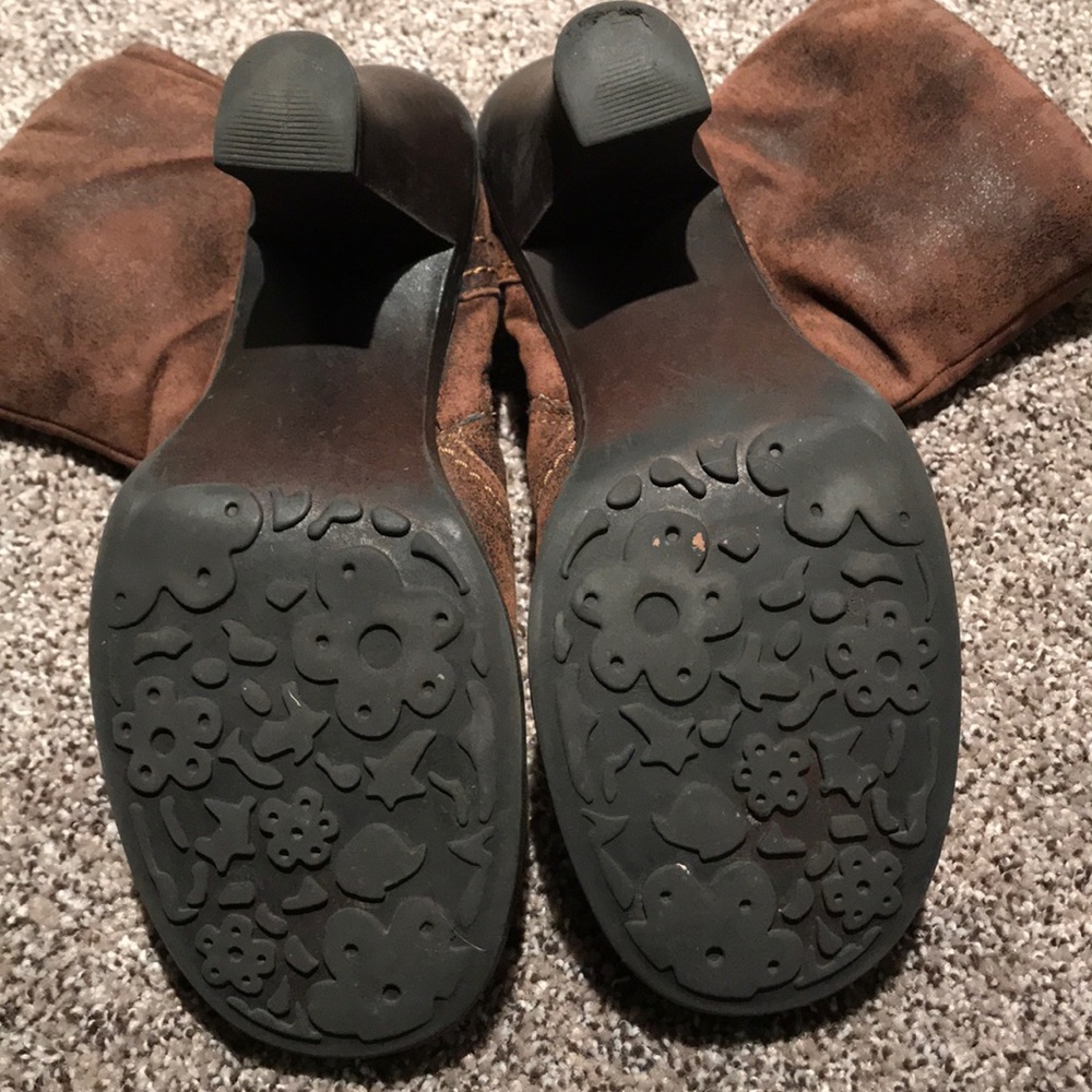Distressed boots - Picture 6 of 6